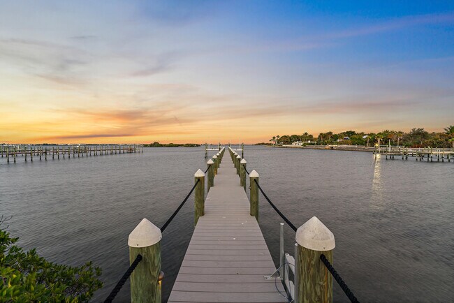 Building Photo - 116 S Sewalls Point Rd
