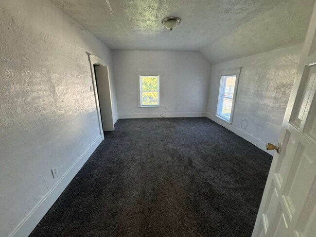Building Photo - 131 W Lordeman St