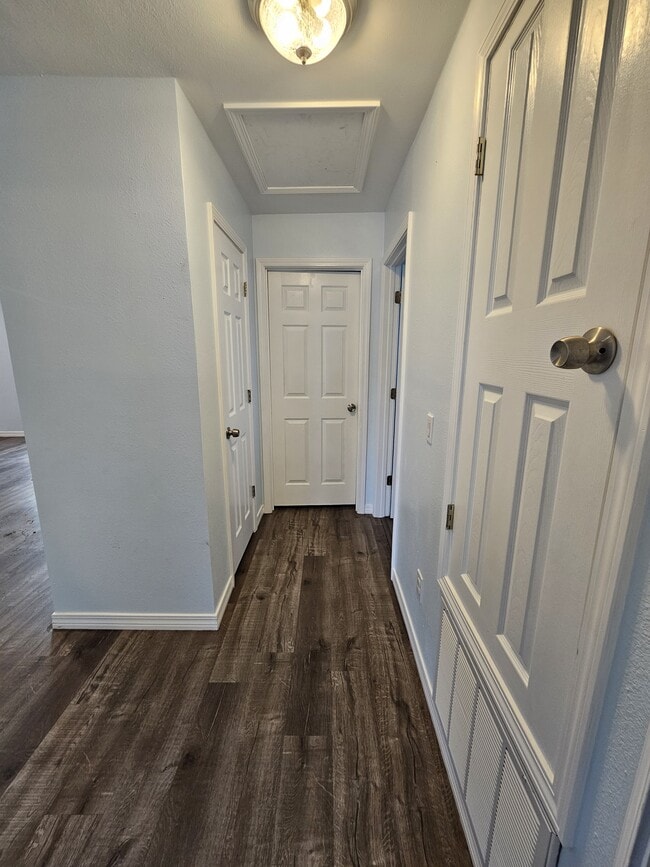 Building Photo - 1229 Northview Dr