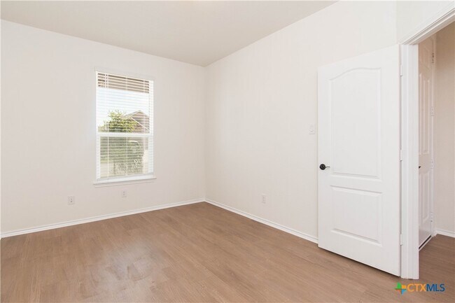 Building Photo - 661 Bailey Park Dr