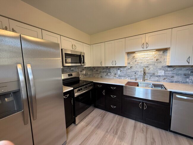Building Photo - 2050 Oleander Blvd