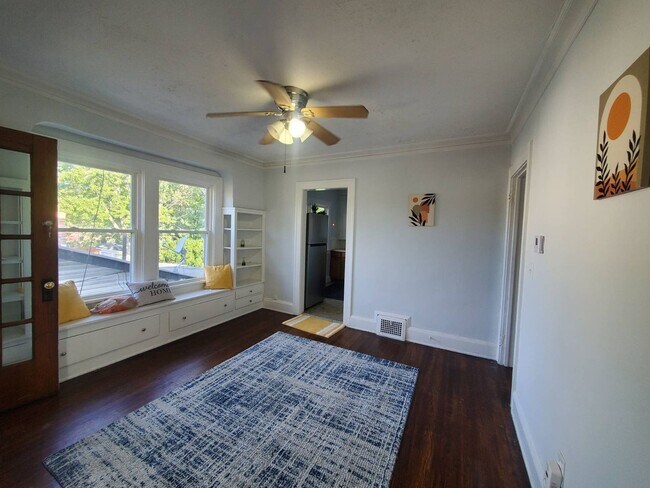 Building Photo - 15711 Grovewood Ave