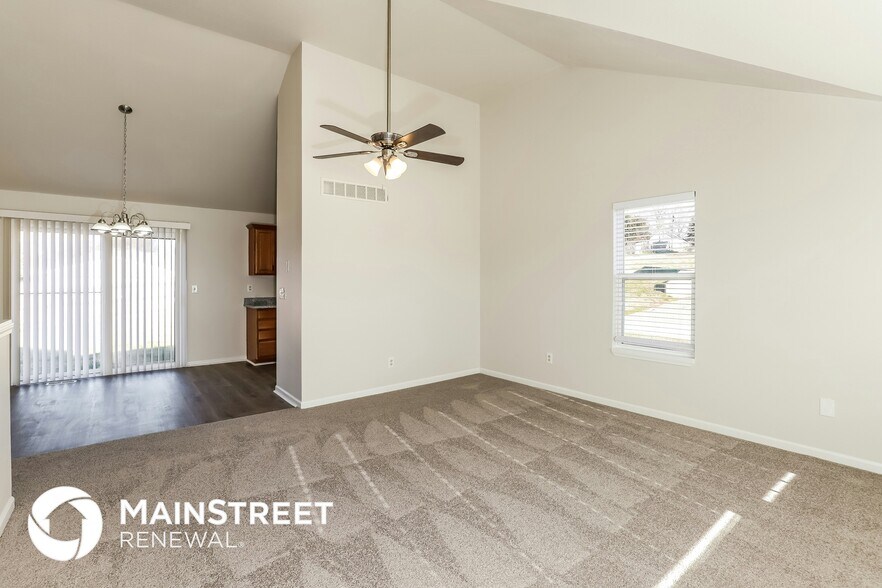 Building Photo - 100 Limit St