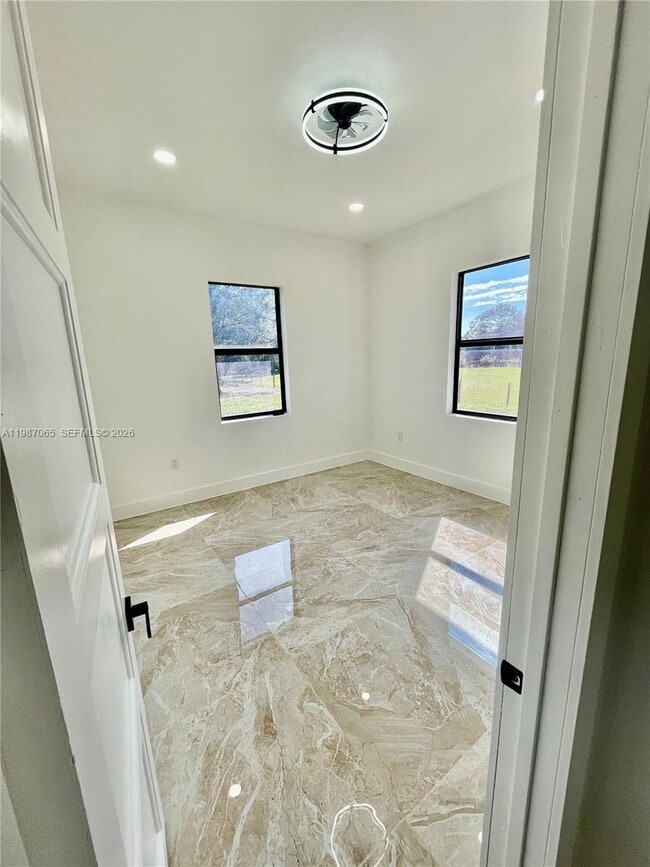 Building Photo - 435 N Quebrada St