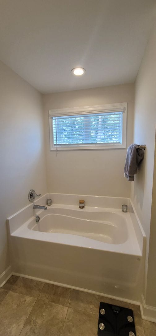 Building Photo - Like New- Immaculate 2-Story Home w/ 4 Bedroom 2.5 Bath! Large Lot- Fully Fenced Backyard.