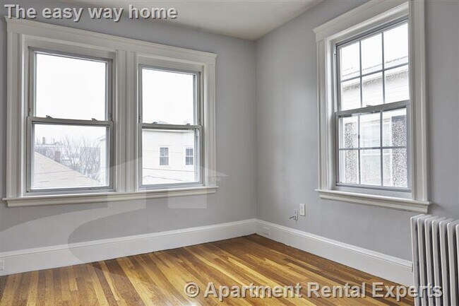 Building Photo - 52 Mansfield St