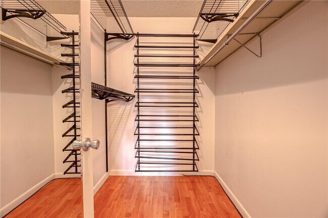 Building Photo - 2400 NE 10th St