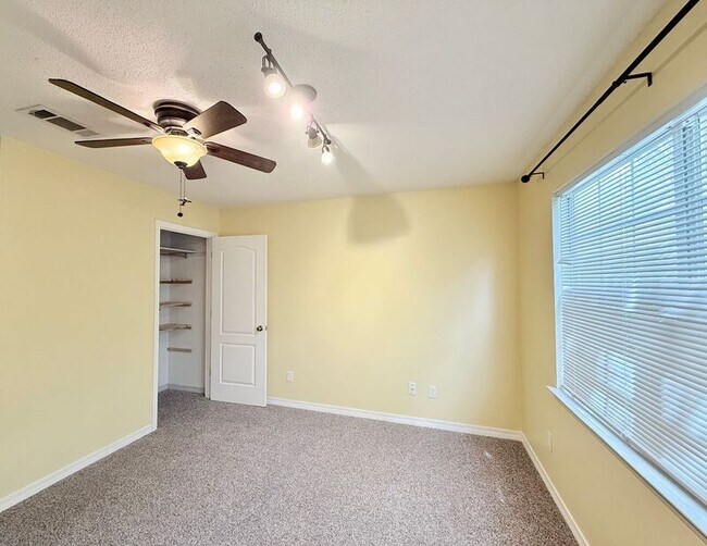 Building Photo - 3548 Stratford Ln