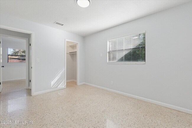 Building Photo - 863 Westgate Dr