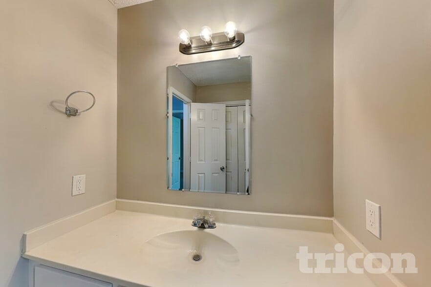 Building Photo - 150 Tanglewood Dr