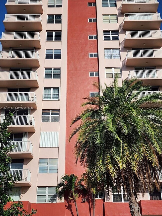 Building Photo - 3161 S Ocean Dr
