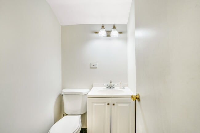 Building Photo - 8840 S Halsted St