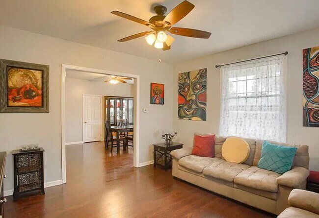 Building Photo - 2615 Penbrook Ave