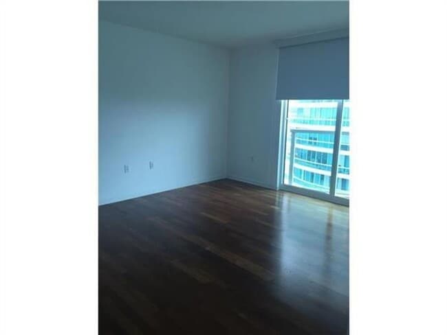 Building Photo - 2101 Brickell Ave