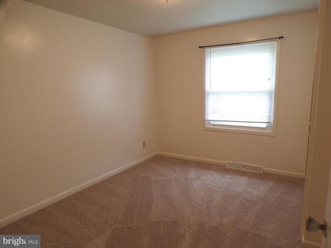 Building Photo - 111 Walnut Dr