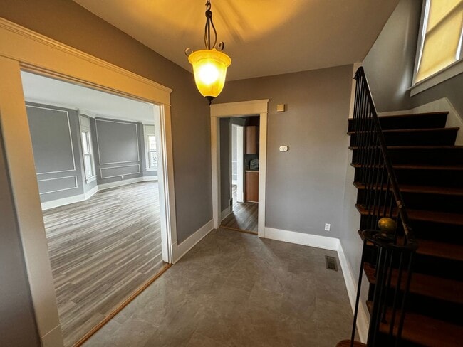 Primary Photo - Charming 3 Bed, 1 Bath House for Rent in C...