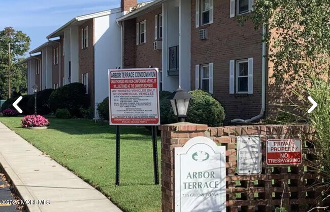 Primary Photo - 735 Greens Ave