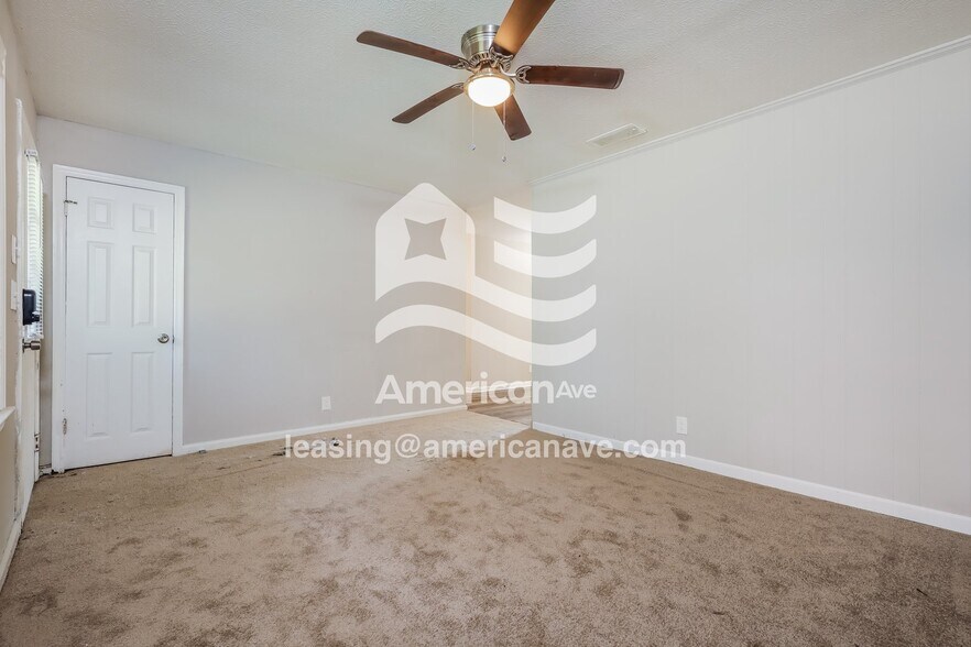 Building Photo - 2018 Wellborn Dr