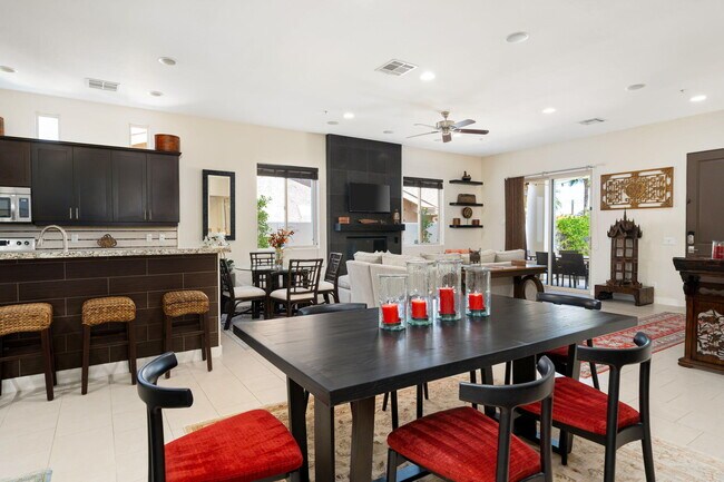 Building Photo - 53385 Avenida Mendoza