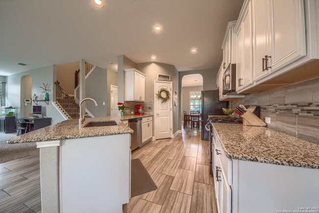 Building Photo - IMMACULATE HOME IN ALAMO RANCH AT 50% OFF THE 1ST MONTH'S RENT!!!