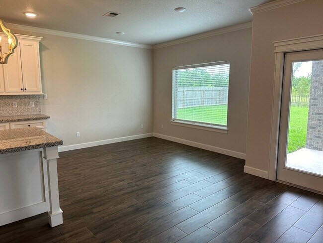 Building Photo - 113 Creekside Ln