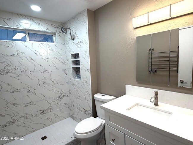 Building Photo - 14801 N Agua Fria Dr