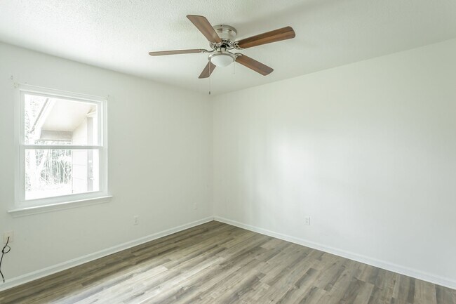 Building Photo - 5770-5772 Taggart Drive