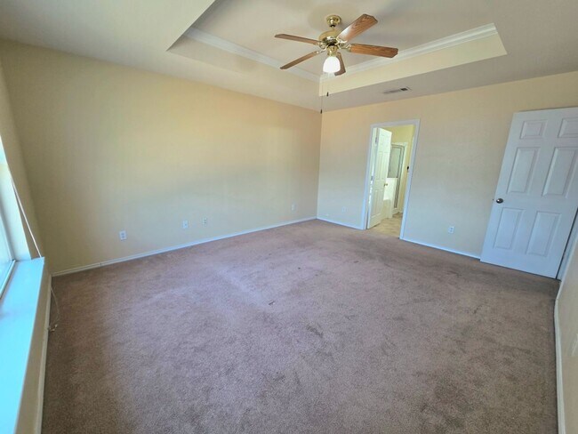 Building Photo - SPACIOUS 2 STORY HOUSE / SPACIOUS YARD / C...