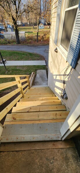 Building Photo - 32 N Main St