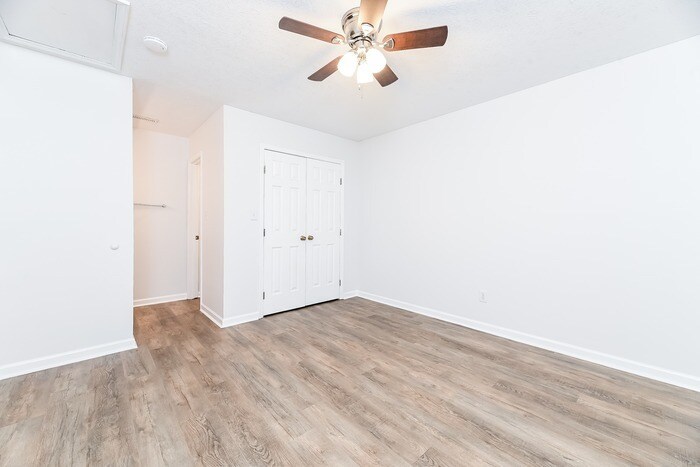 Building Photo - 206 Surrey Ln