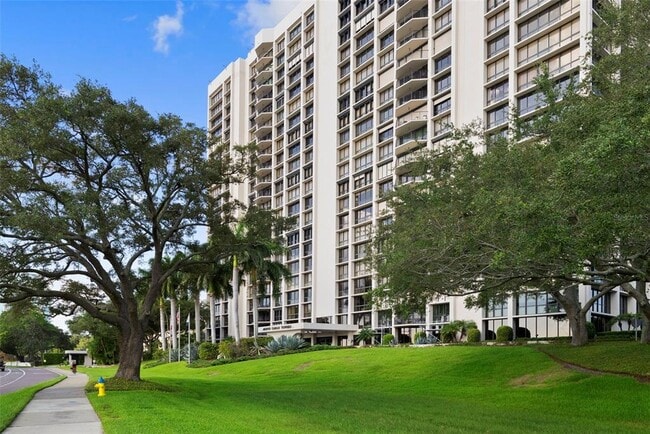 Building Photo - 3301 Bayshore Blvd