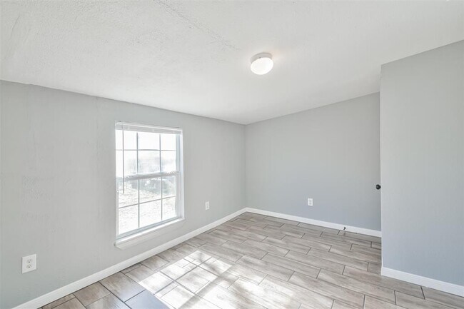 Building Photo - 822 Finesse Dr