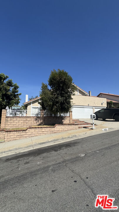 Building Photo - 845 N Juarez St