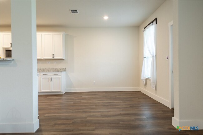 Building Photo - 804 Sweetgrass
