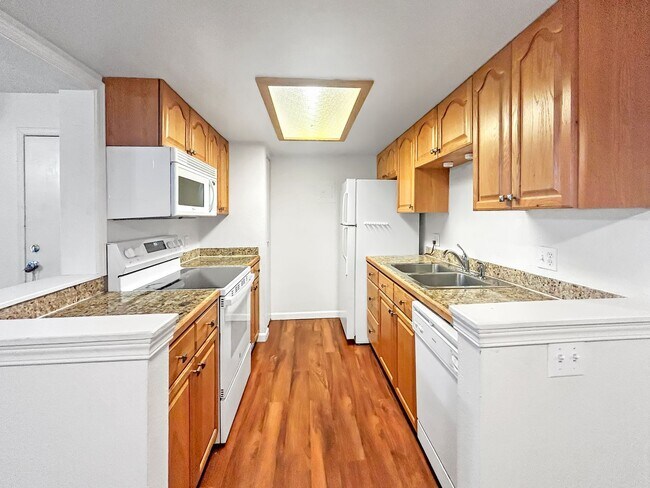 Building Photo - $0 DEPOSIT OPTION. SPACIOUS 2-BEDROOM, 2-B...