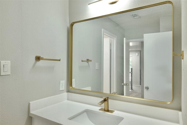 Building Photo - 5111 Pinewilde Dr