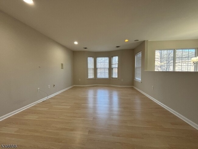 Building Photo - 189 Sunshine Dr