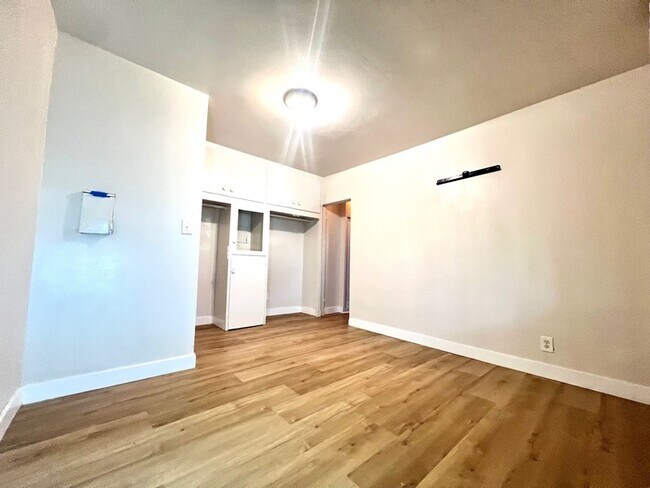 Building Photo - 7449A La Jolla Boulevard