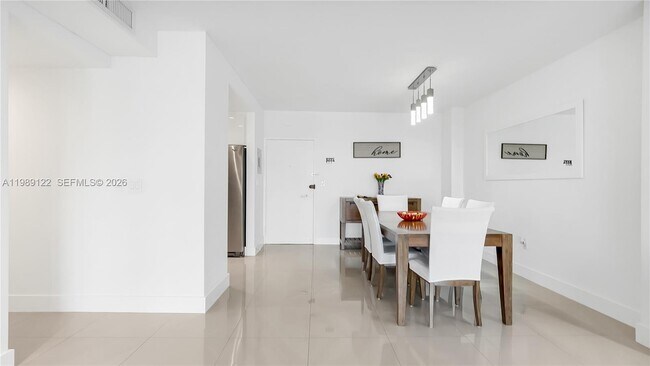 Building Photo - 300 Bayview Dr