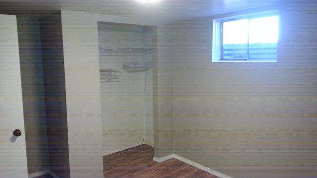 Building Photo - 465 Blackthorne Rd