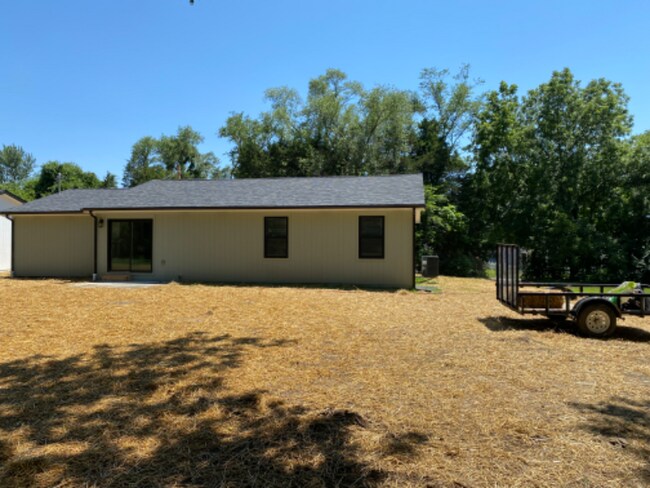 Building Photo - 12230 Leavenworth Rd