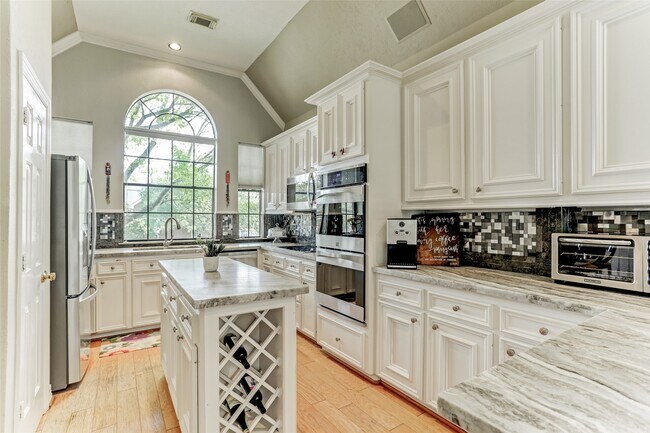 Building Photo - 1706 Country Squire Dr