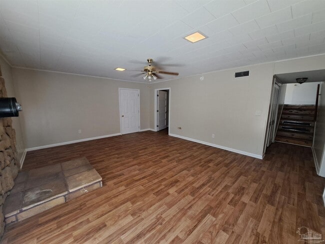 Building Photo - 8598 Meadowbrook Dr