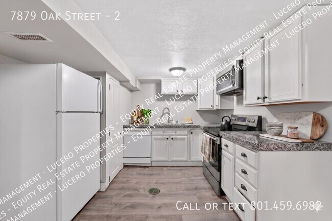Building Photo - 7879 Oak St