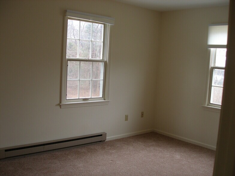 Building Photo - 25 Founders Village