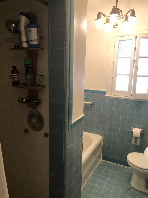 Building Photo - 333 N Sycamore Ave