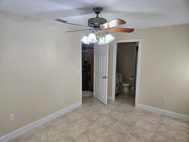 Building Photo - 6815 Forestwood Dr W