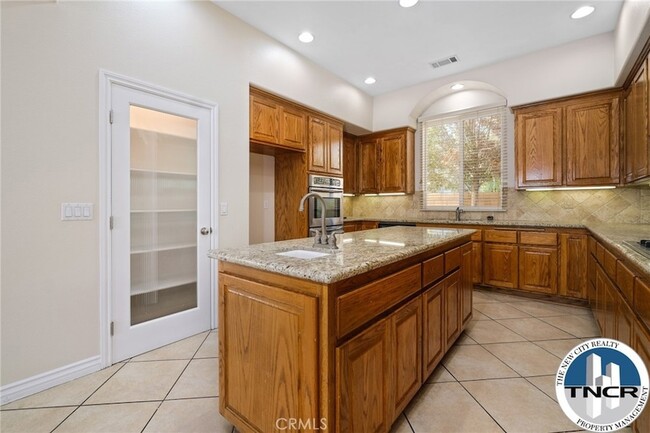 Building Photo - 17998 Vista Point Dr