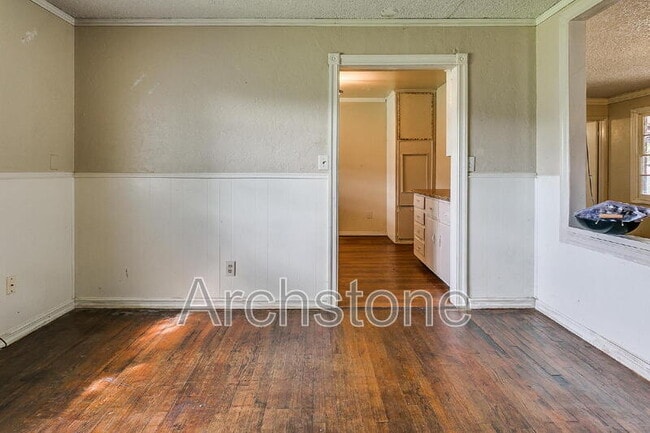 Building Photo - 724 General Senter Dr