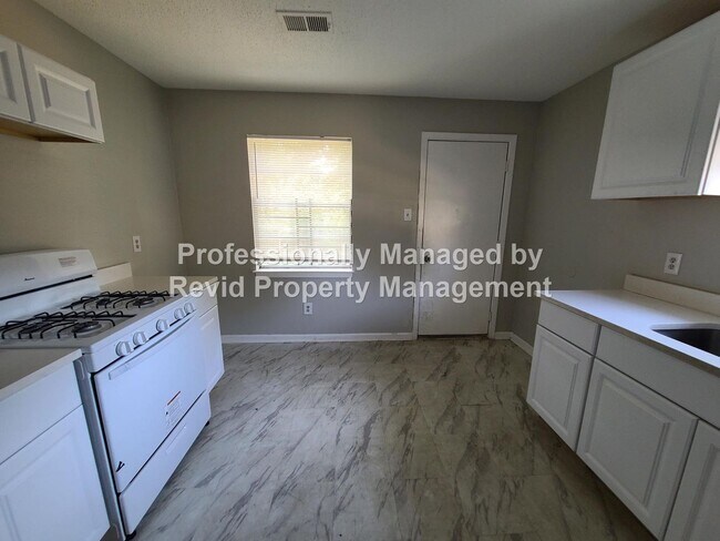 Building Photo - 4989 Wilburn Ave